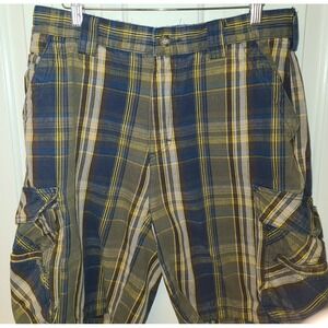Vtg CABELAS CASUALS Denim Madras PLAID Men Shorts Green Blue Cargo 32, 9 inseam